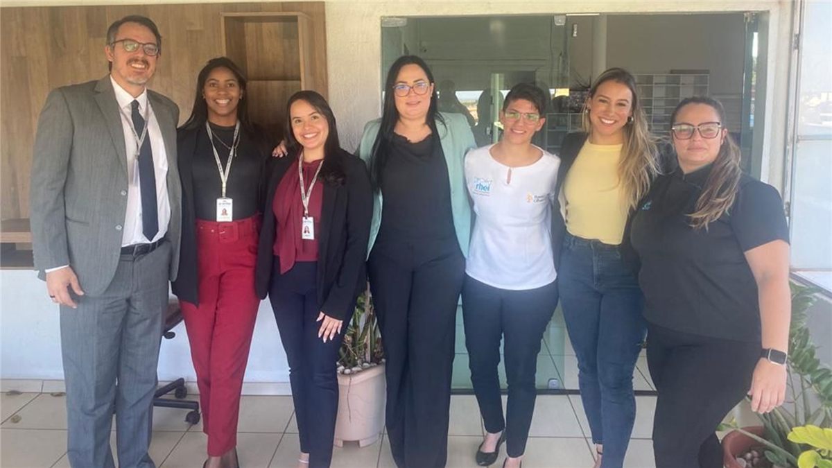 Comissão da Associação de Médicos do DF reunida com gestores do Hospital do Cerrado